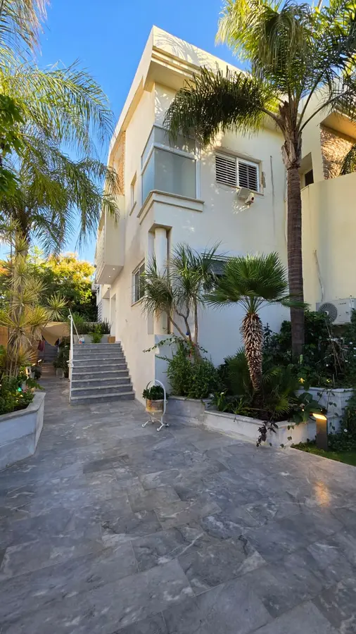 למכירה בגני תקווה דו משפחתי 6 חדרים בנוסף יחידה גדולה ומניבה ברחוב הרימון 57