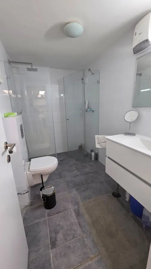 למכירה בגני תקווה דו משפחתי 6 חדרים בנוסף יחידה גדולה ומניבה ברחוב הרימון 57