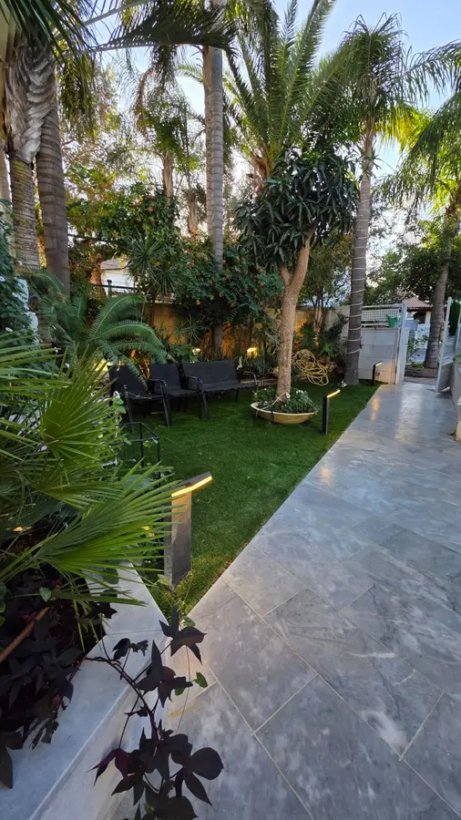 למכירה בגני תקווה דו משפחתי 6 חדרים בנוסף יחידה גדולה ומניבה ברחוב הרימון 57