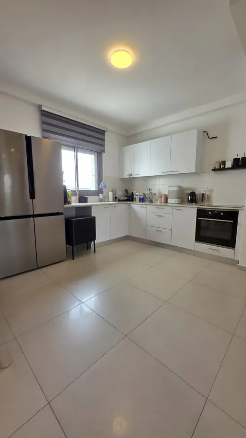 למכירה בקרית אונו החדשה רחוב נאווה סמל 11 דירה 5 חדרים מושקעת