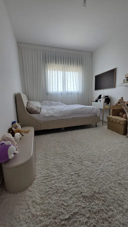 למכירה בקרית אונו החדשה רחוב נאווה סמל 11 דירה 5 חדרים מושקעת