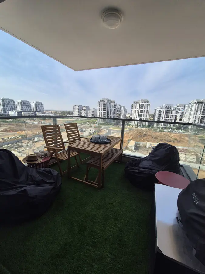 למכירה בקרית אונו החדשה רחוב נאווה סמל 11 דירה 5 חדרים מושקעת