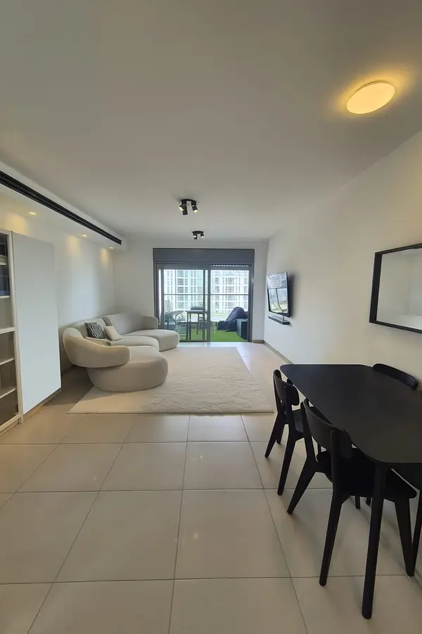 למכירה בקרית אונו החדשה רחוב נאווה סמל 11 דירה 5 חדרים מושקעת