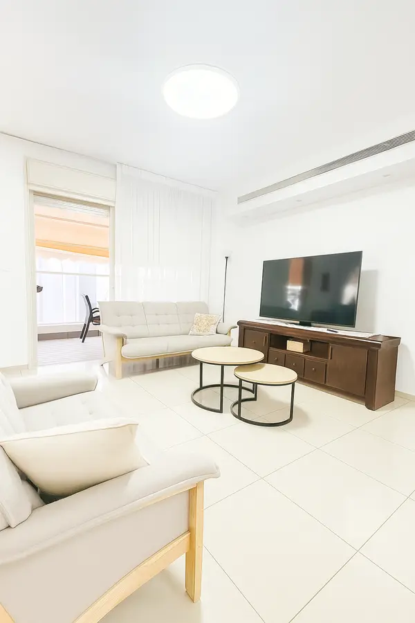 למכירה דירה 5 חדרים רחוב הירקונים 5 פ";ת כולל מחסן צמוד,ממ";ד,חניה,מרפסת 15 מ";ר