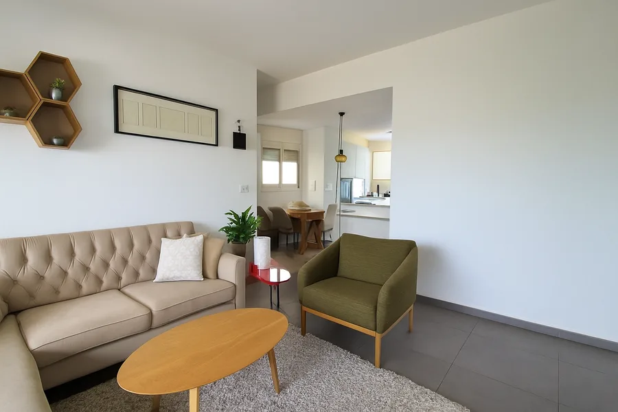 למכירה 5 חדרים אם המושבות הותיקה פ";ת 2 חניות נפרדות ומחסן