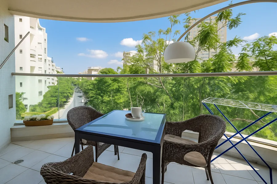 למכירה 5 חדרים אם המושבות הותיקה פ";ת 2 חניות נפרדות ומחסן