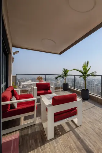 למכירה פנטהאוז בנווה גן פ"ת 170 מ"ר בנוי + 105 מ"ר מרפסות