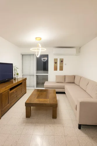 למכירה 3.5 חדרים רחוב גדנ"ע 5 אחדות פ"ת כולל ממ"ד , מעלית חנייה