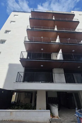 למכירה דירה 4 חדרים רחוב הרצל 81 פ"ת בניין אחרי תמא 38/1