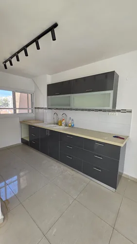 למכירה דירה 3 חדרים יוסף שכטר 10 פ"ת משופצת וזכויות בנייה נוספות